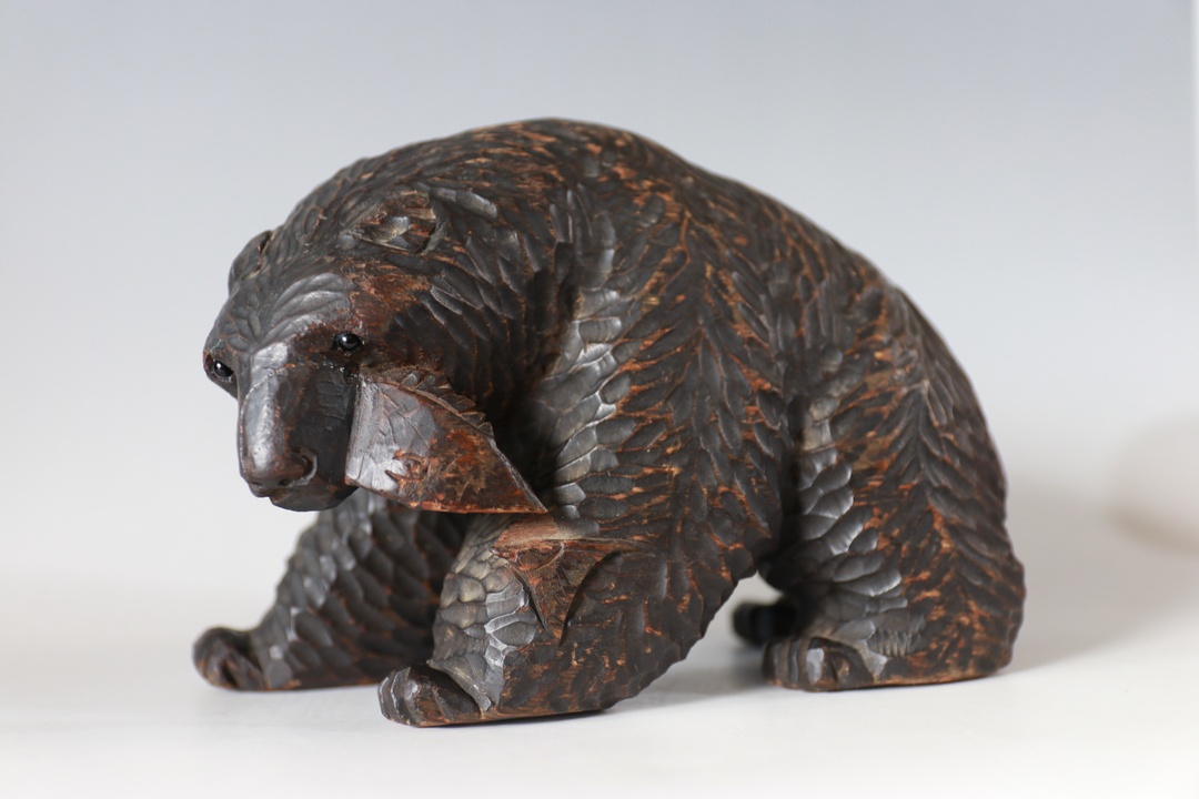 実は世界に誇れる芸術作品！コレクター山里稔が語る木彫り熊の魅力