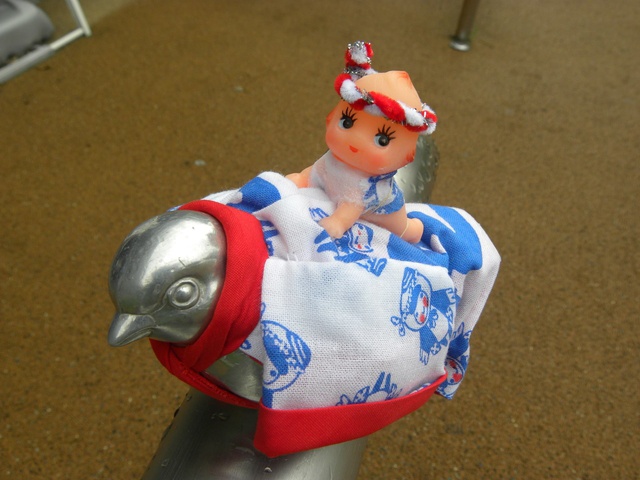 服を着た小鳥たちがほっこりすると話題!苫小牧の道の駅ウトナイ湖