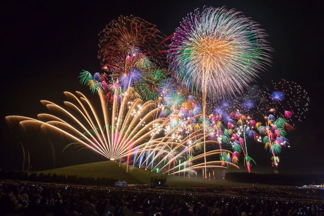 世界を意識した花火大会へ ５回目の モエレ沼芸術花火 北海道ファンマガジン