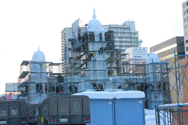 大雪像の製作過程がまるわかり さっぽろ雪まつりづくりを見学してみよう 北海道ファンマガジン