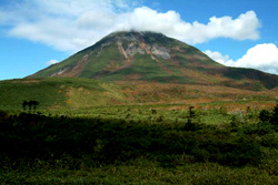 知床峠から見た知床連山最高峰羅臼岳