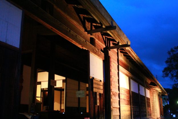 旧島松駅逓所で夜間ライトアップ＆無料開放! 寒地稲作成功140年記念で