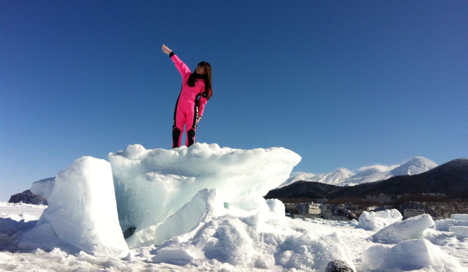 冬の知床で流氷ウォークとオオワシ・オジロワシウォッチングを体験！