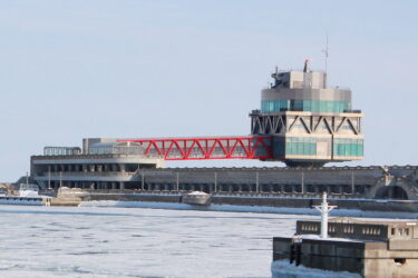 紋別市の氷海展望塔「オホーツクタワー」の楽しみ方―カフェやミニ水族館も
