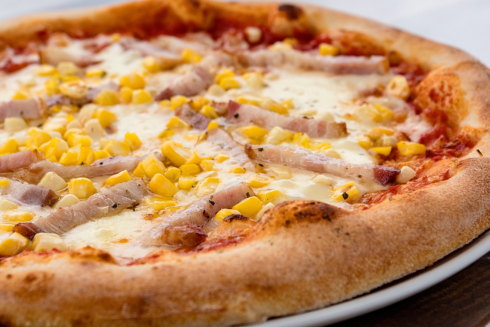 日本一に輝いたプロのピザ・パフォーマーがいるお店「FURANO PIZZA」