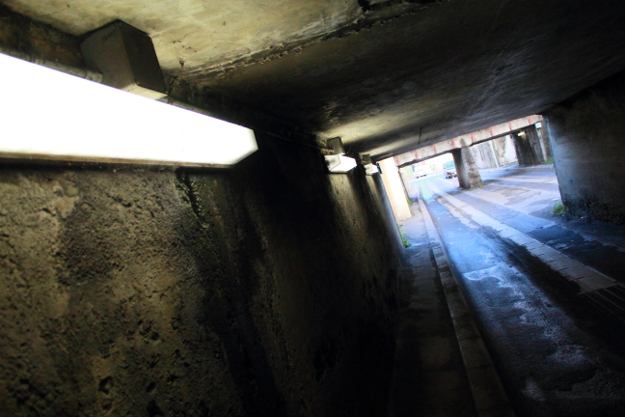 交通量が多いのに狭く低く暗く危険で怖い「お化けトンネル」が函館にある