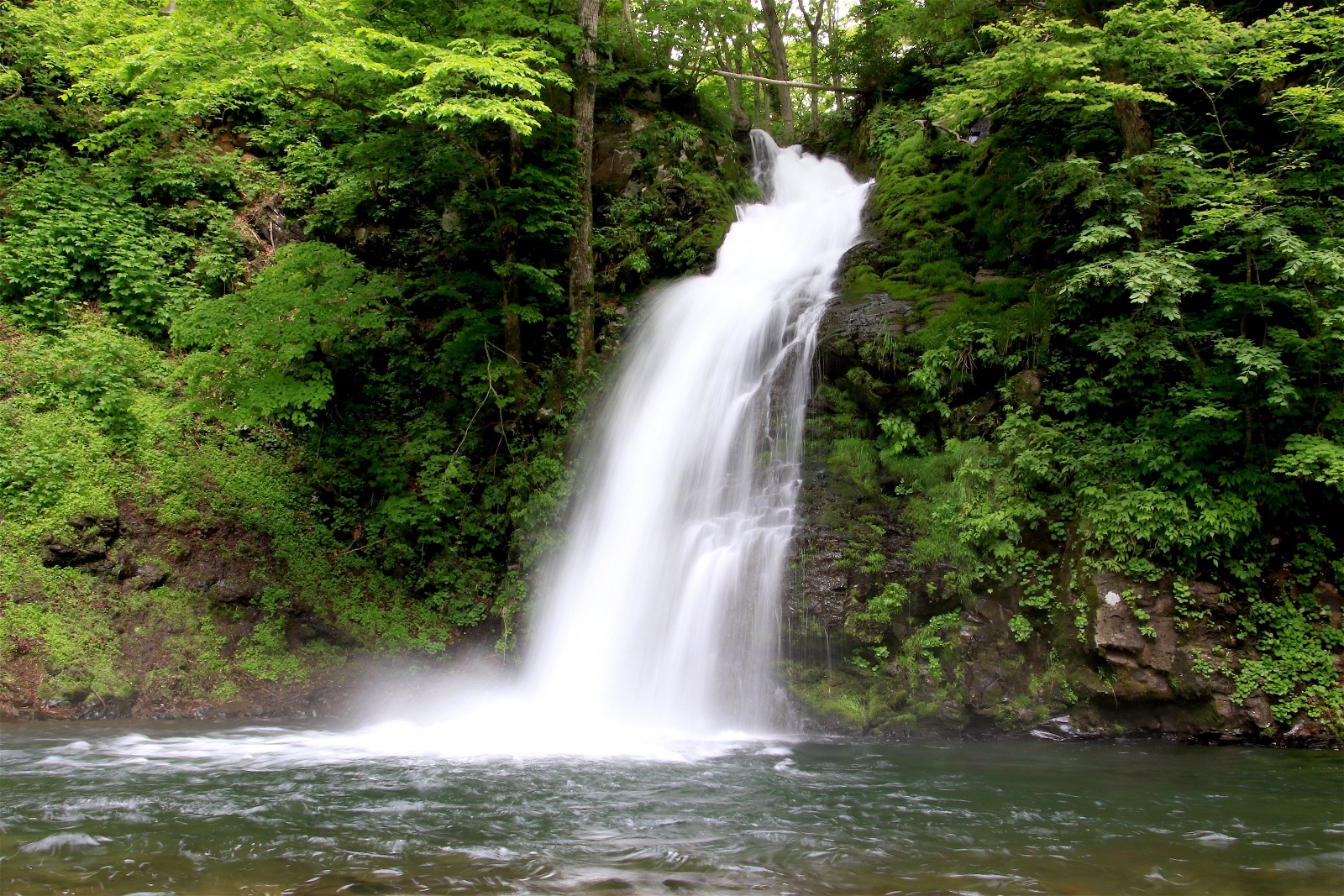 裏側に入れる滝も！豊浦町の秘境 ポンベツ川流域の４滝を制覇する！