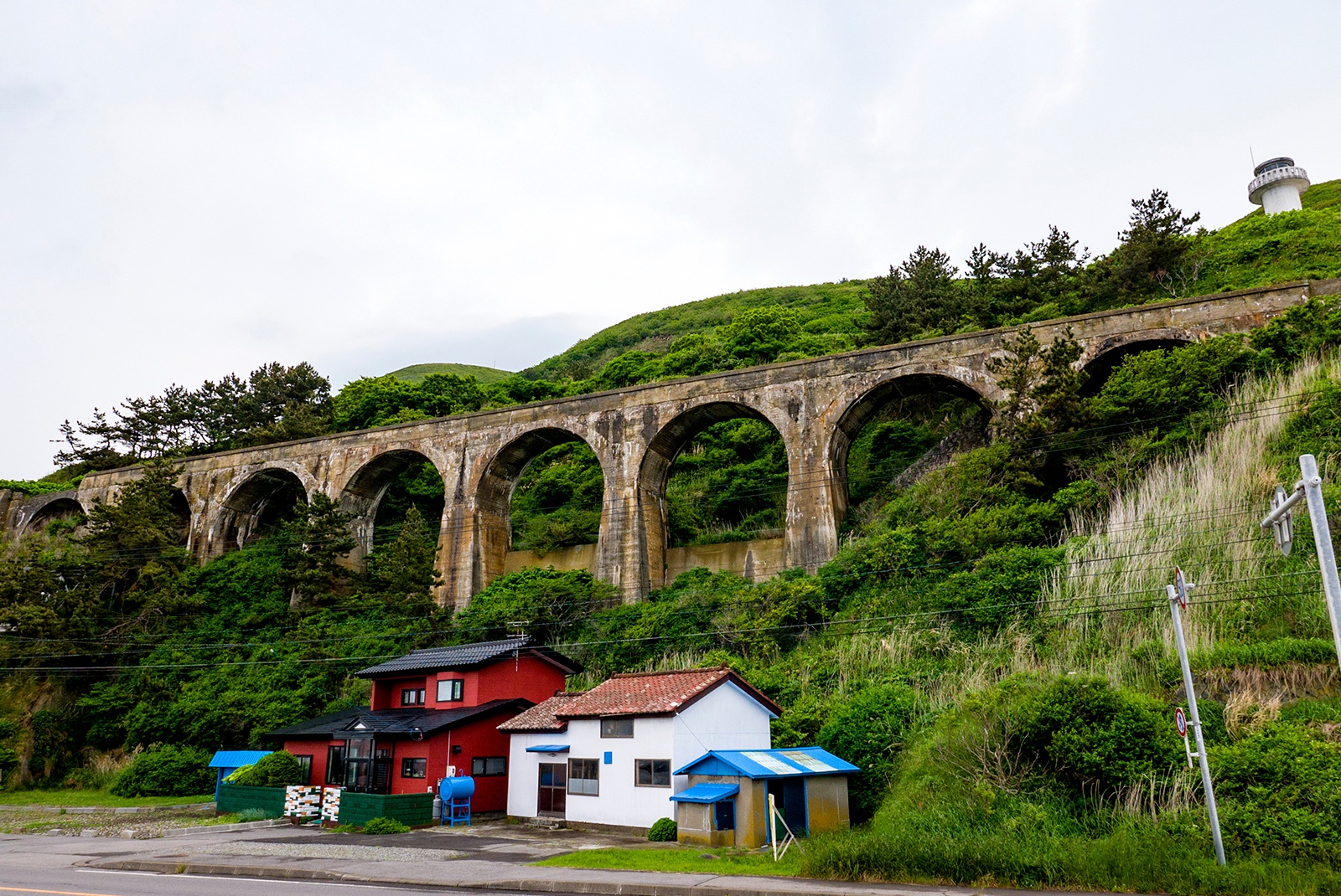 函館・汐首岬の近くにあるコンクリートアーチ橋はなぜ造られた？